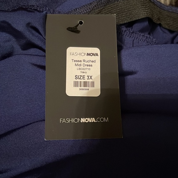 Beautiful full figure gown NWT size 3X - Picture 4 of 4